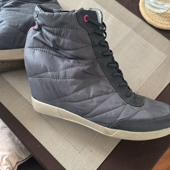 Dkny boots - Picture 2 of 2